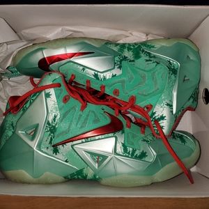 Authentic Lebron 11 chrismas Sneakers. Send offers